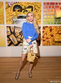 ���ꡤ�޲���Emma Roberts ��ϯʱ�л[28P]